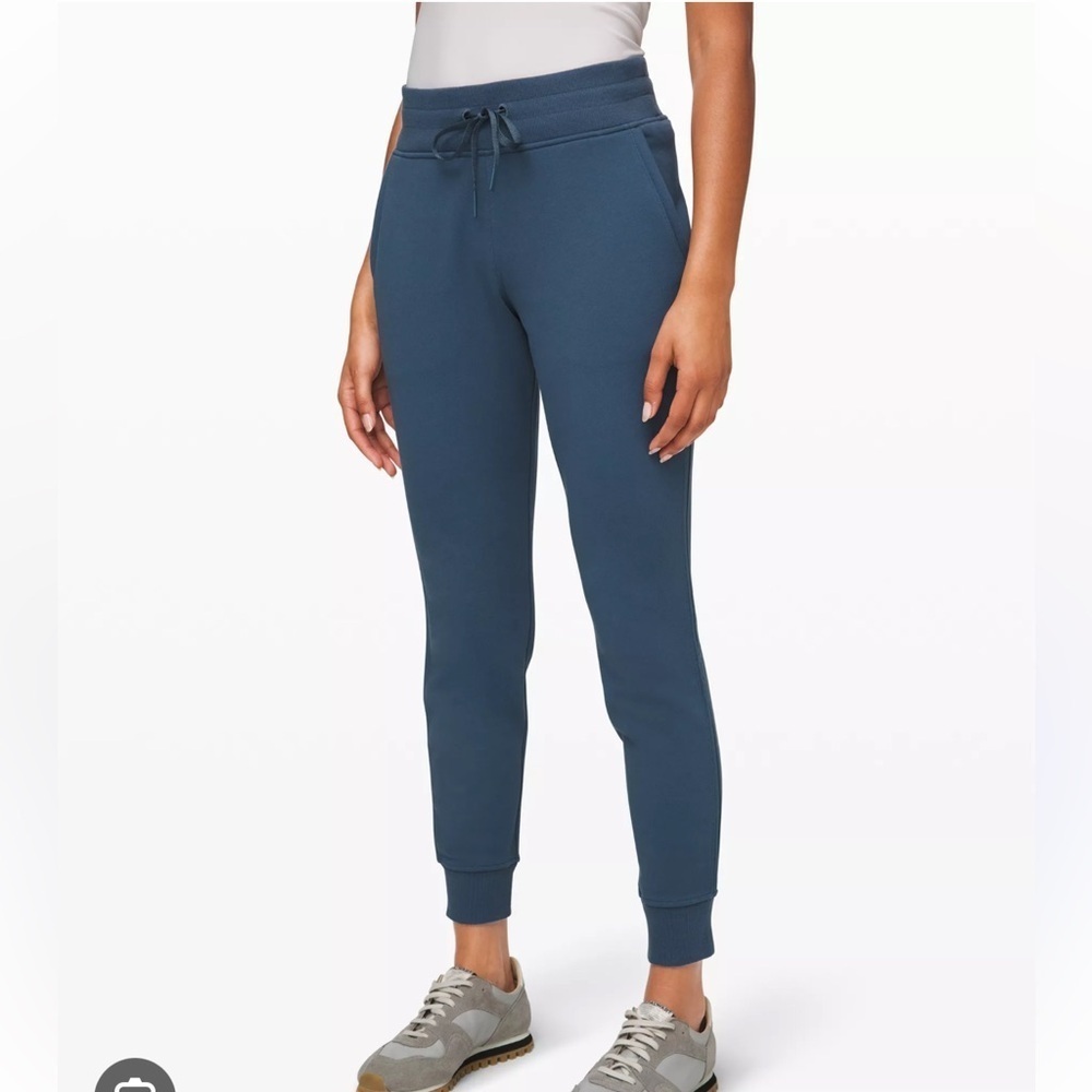 Lululemon Women's Warm Down Jogger II 28” Blue Sz 4